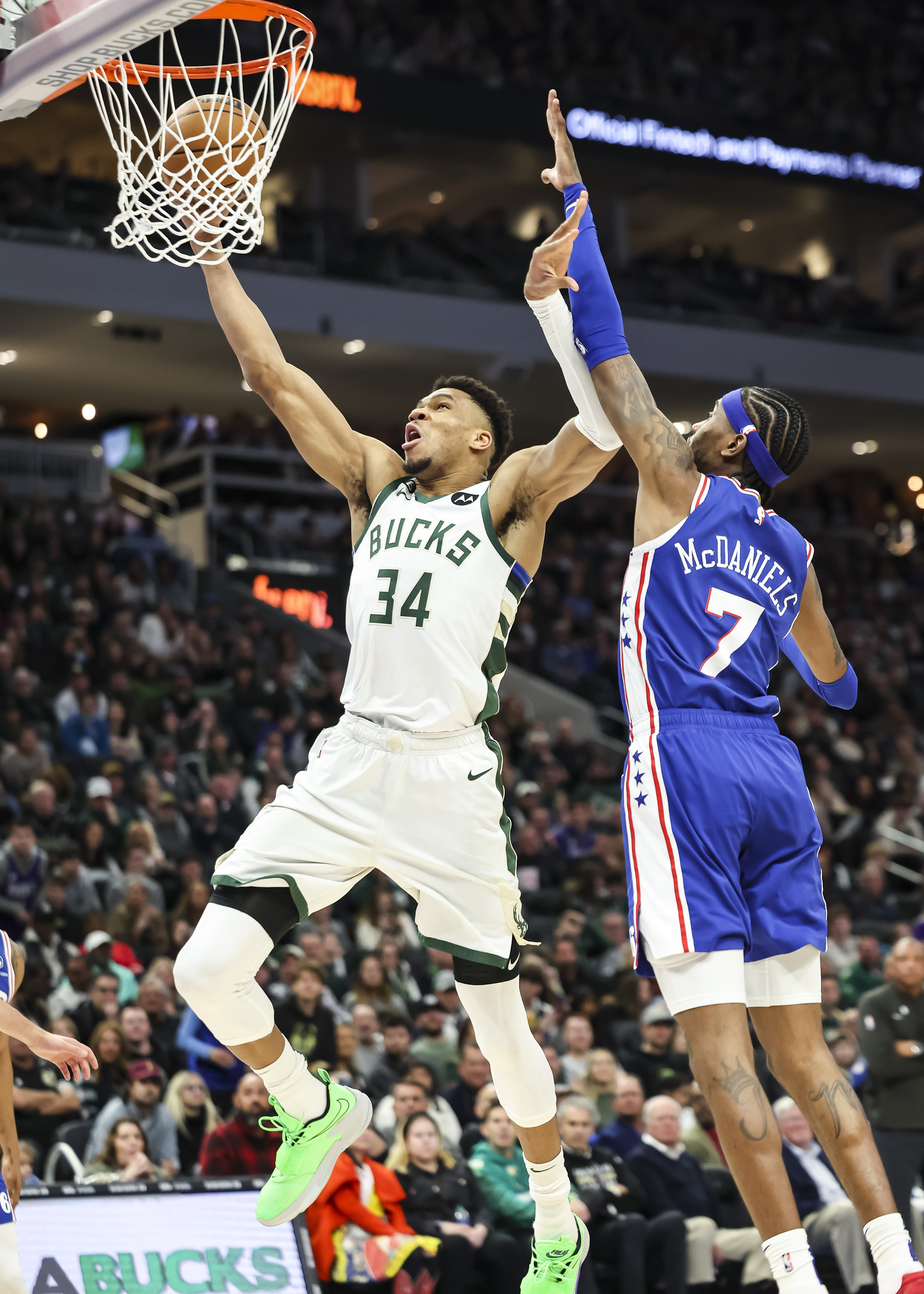 篮球——nba常规赛:雄鹿胜76人