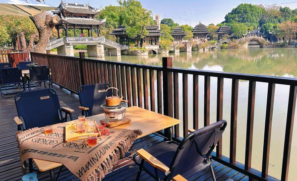 或许你看腻了草地露营,水博园还贴心准备了望江花园城市露营.