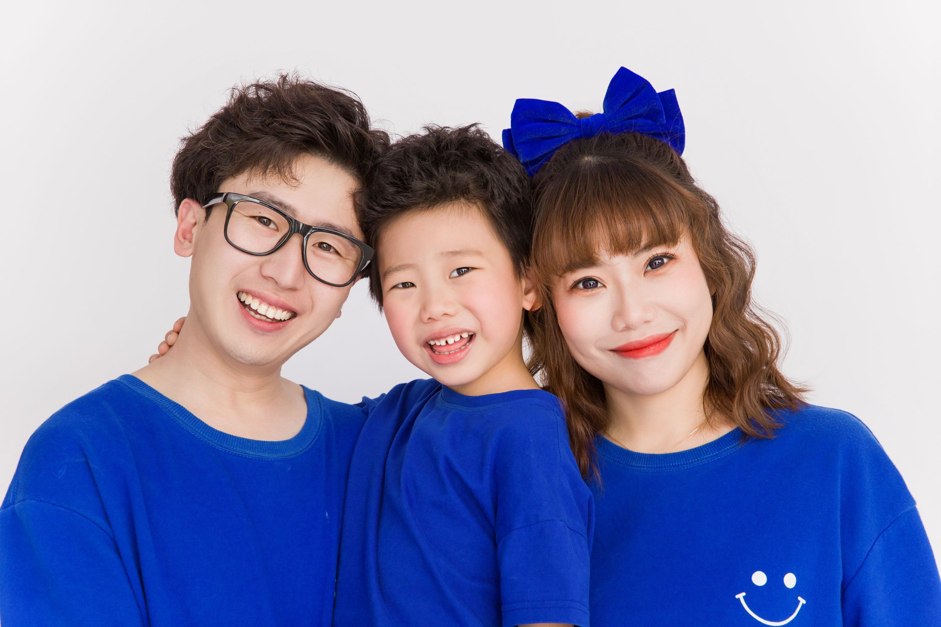 万莹家庭:当好"大""小"家庭的好家长