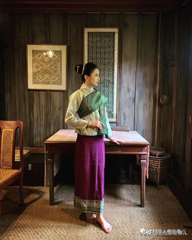 水音又发出写真,身穿五六十年代老挝传统服饰,温婉端庄的美人