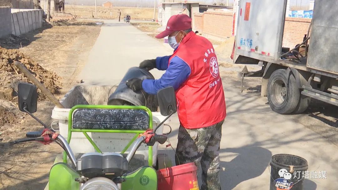万宝桥街道新立屯村开展春季环境卫生"大清扫"活动