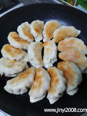 冷凍餃子怎麼煎(冷凍餃子怎麼煮)