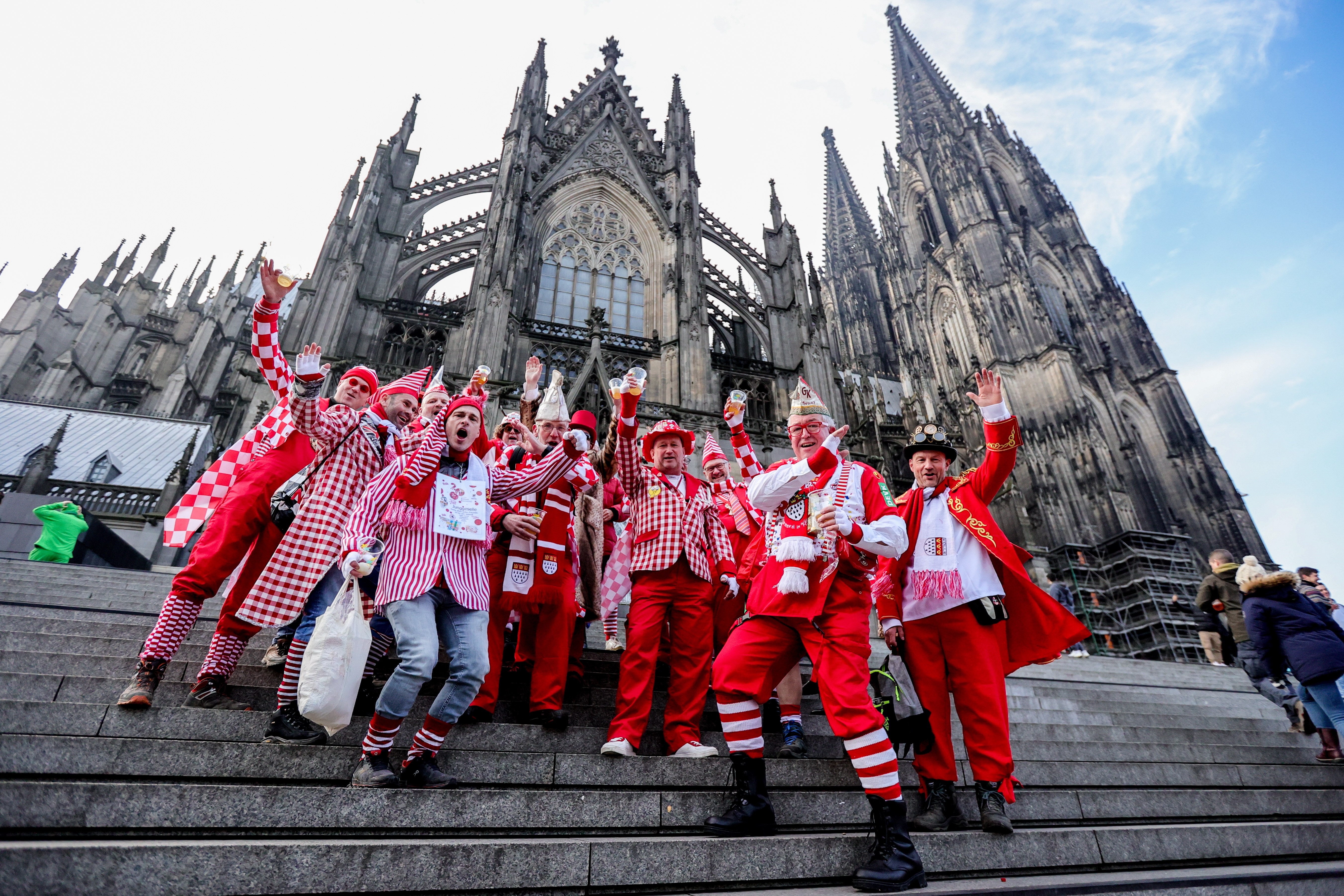 德国科隆狂欢节开启街头狂欢