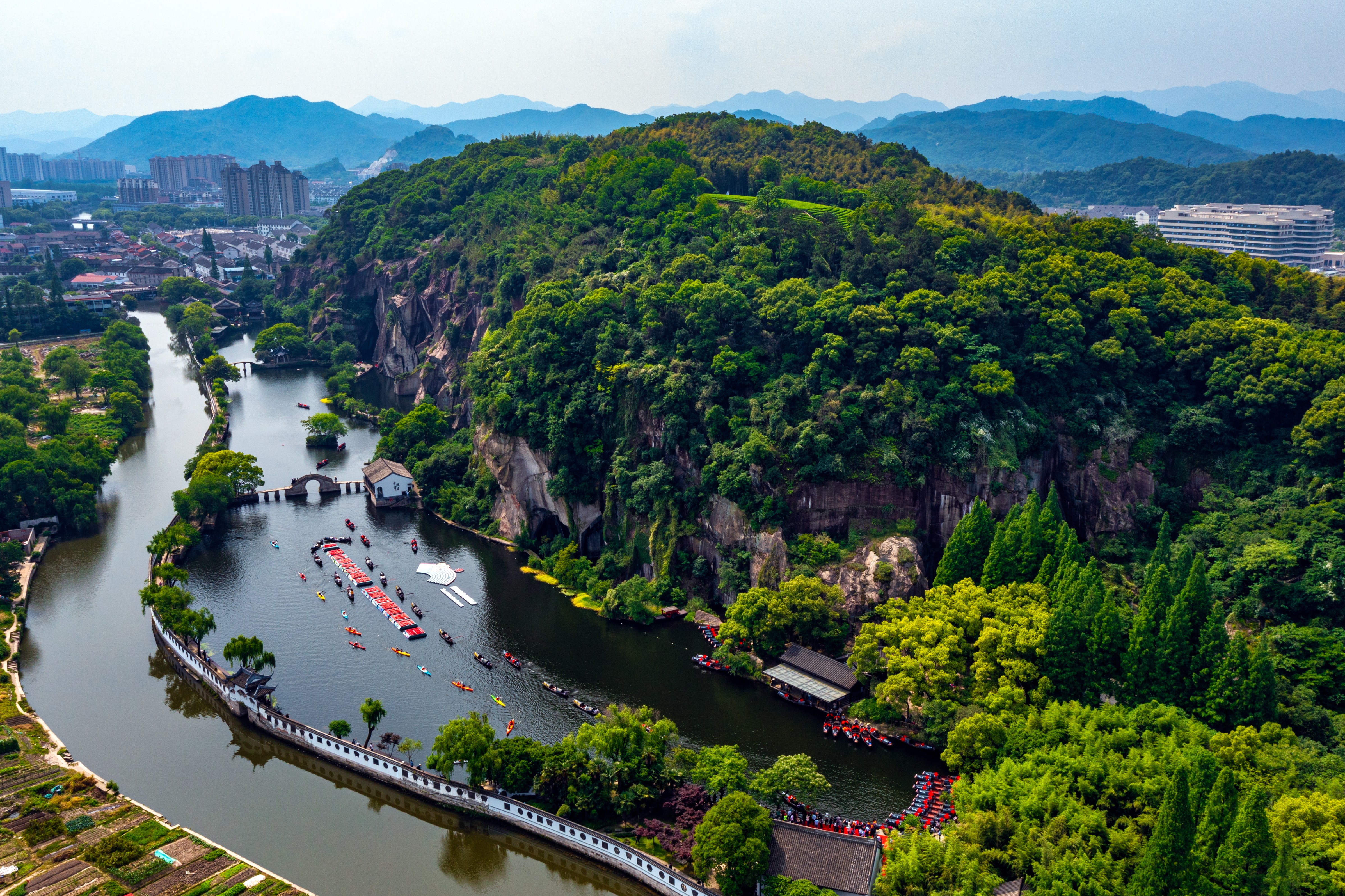 品水乡韵味,看亚运风采,绍兴东湖举行稽山秀水古越景 百船百幅迎亚运