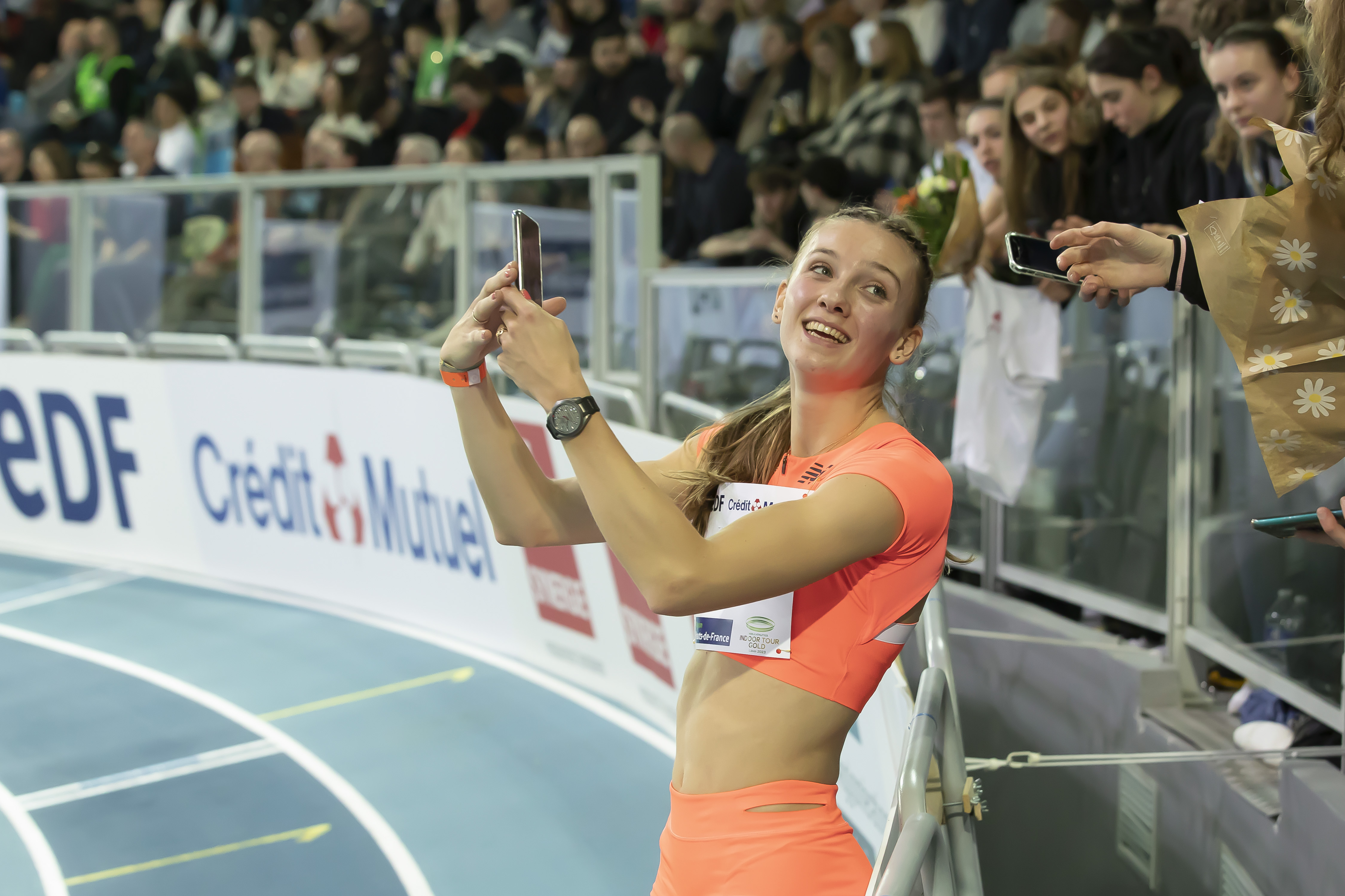 田径——室内巡回赛列万站女子400米:荷兰选手波尔夺冠