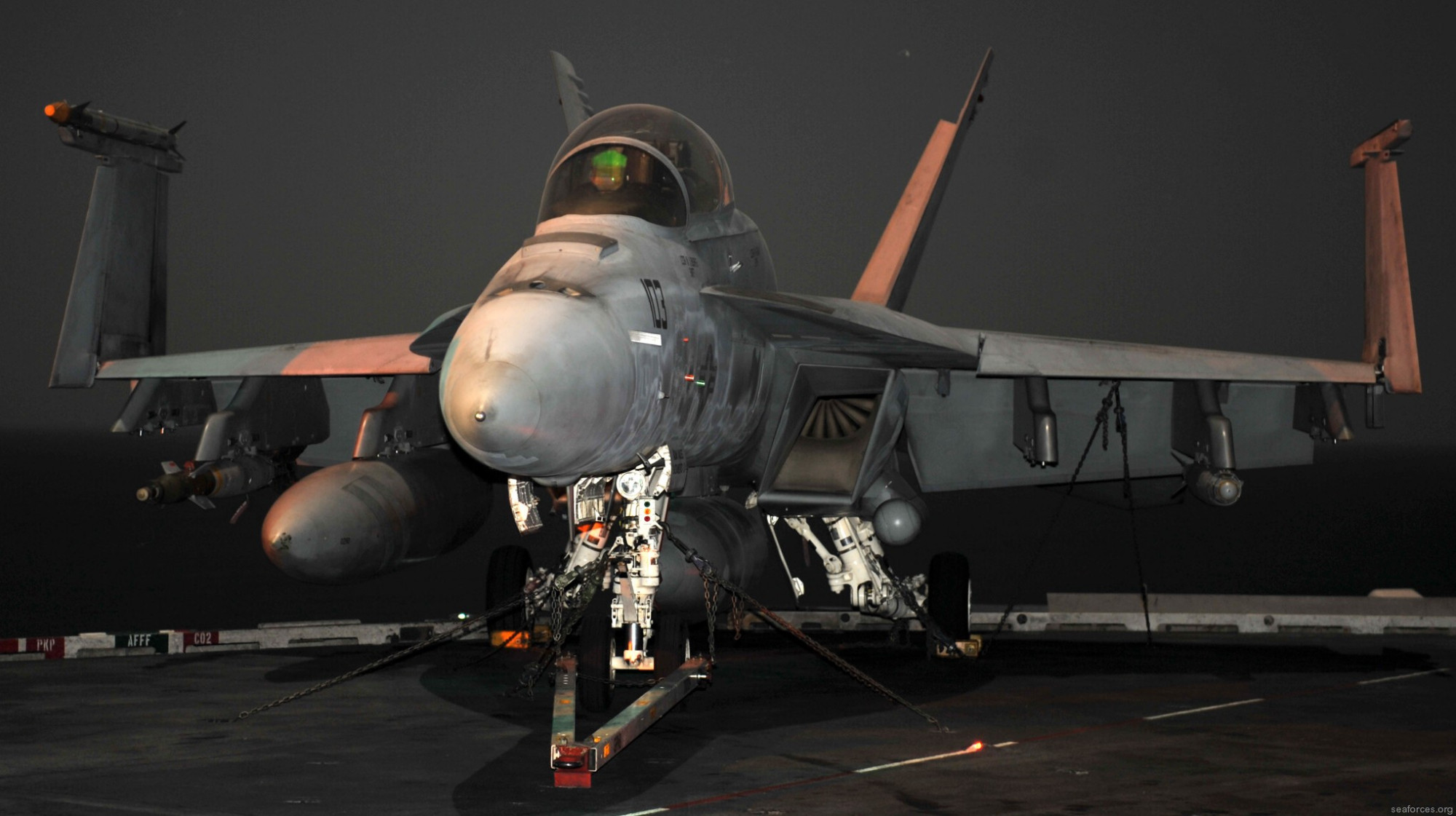 美国海军"捕快中队"的"超级大黄蜂"舰载机大图赏析