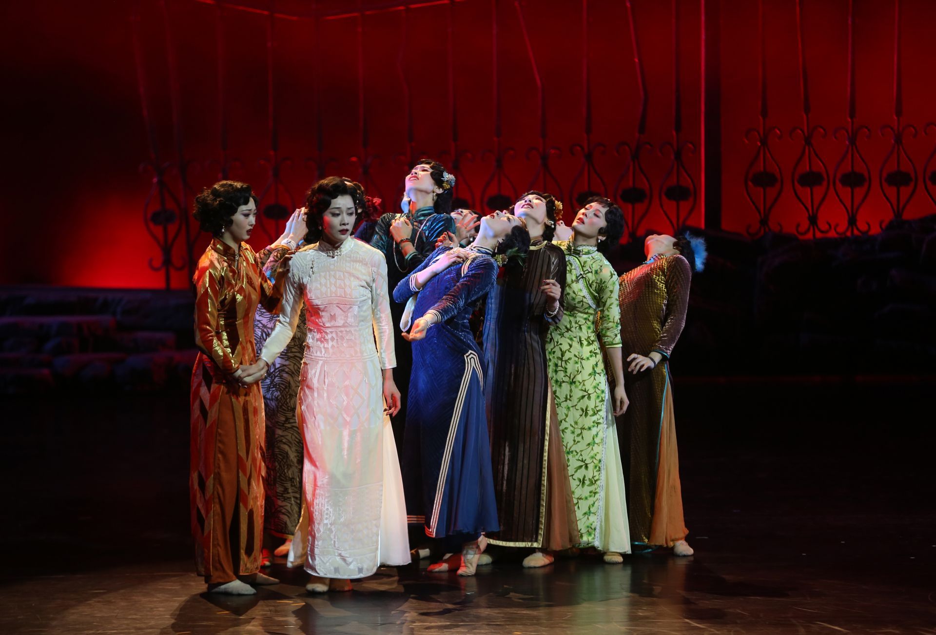缅怀遇难同胞,大型舞剧《金陵十三钗》在扬州震撼首演