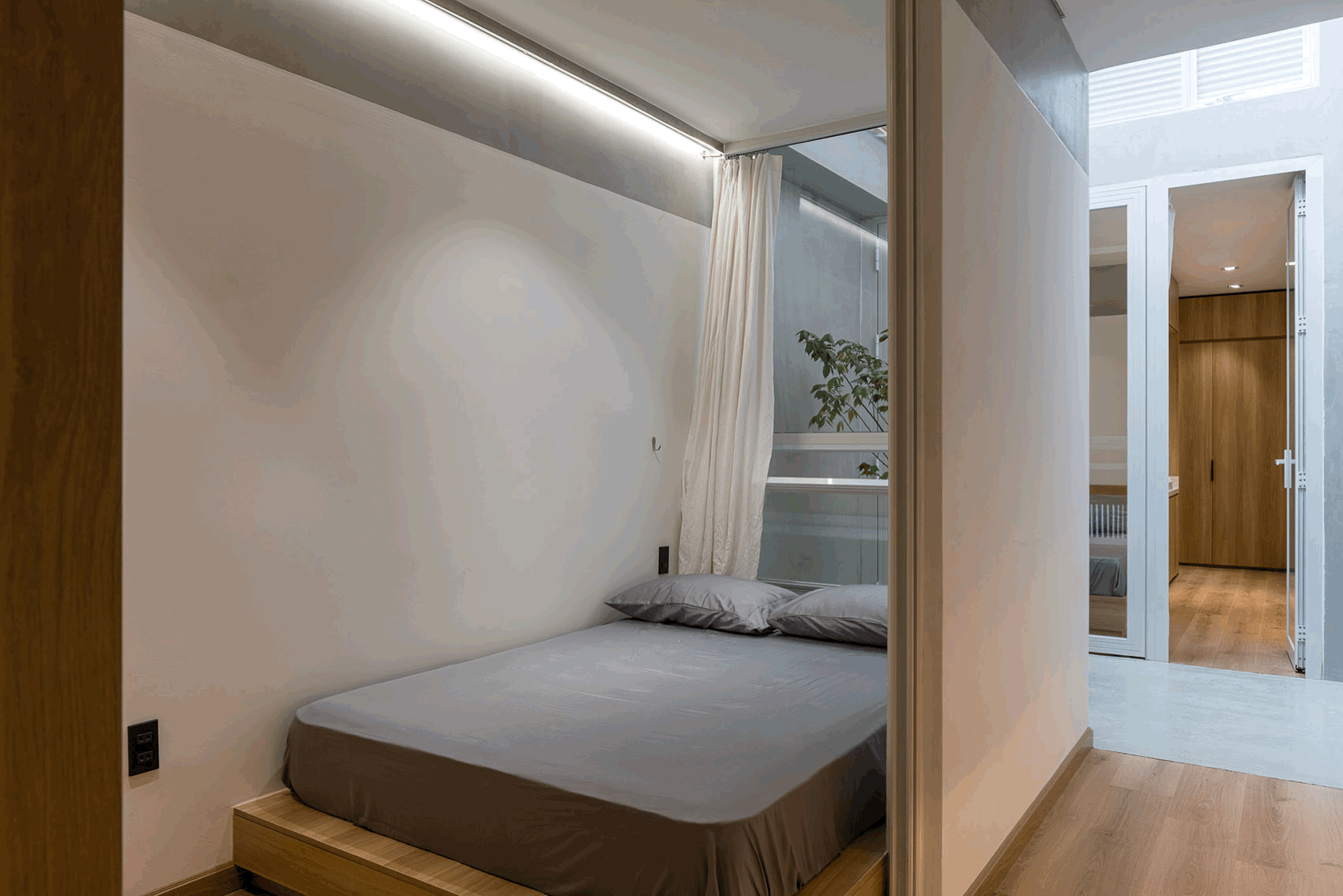 看着像违章建筑的狭长型住宅,闹市中的诗意空间,夹缝重生!