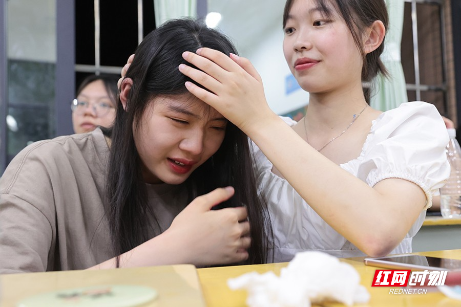 临武县一中毕业晚会:青春不散场 师恩永难忘