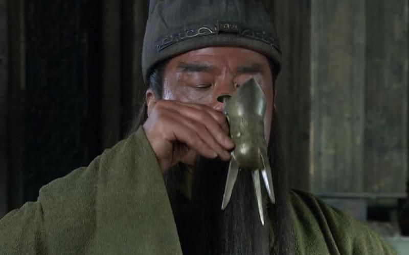 武圣喝酒,面不改色!关羽的酒量有多大?