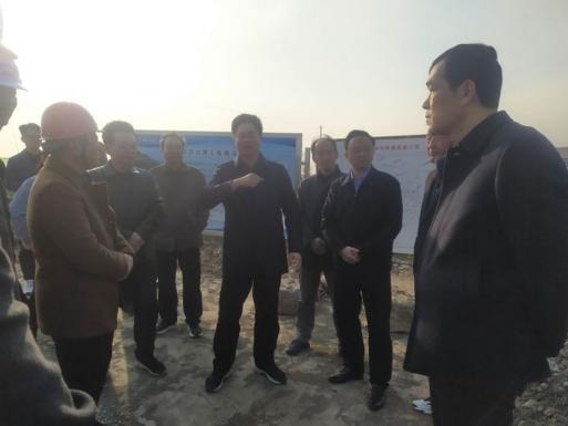 省水利厅副厅长王荣喜检查指导牛屯河治理工程建设情况