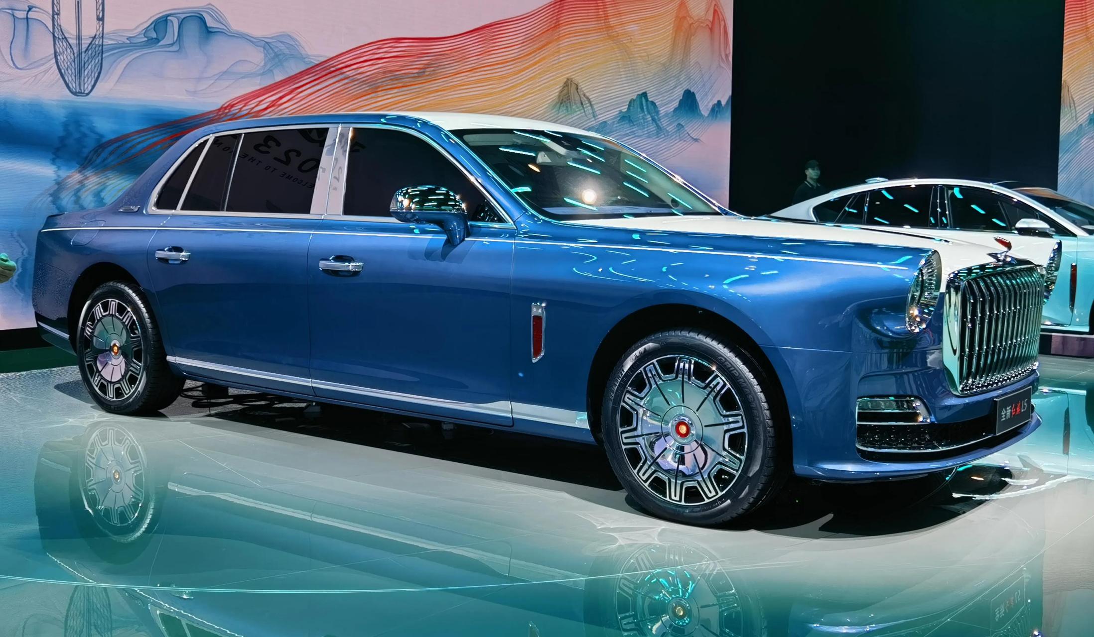 圆灯,是红旗的历史性符号,也是红旗独树一帜的特征,所以,哪怕来到