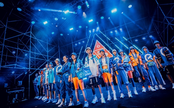 少女被奸三年，少女三年终获重判引发社会广泛关注，受害者家庭含泪感谢正义，公众呼吁加强未成年人保护，法律专家解读量刑依据。