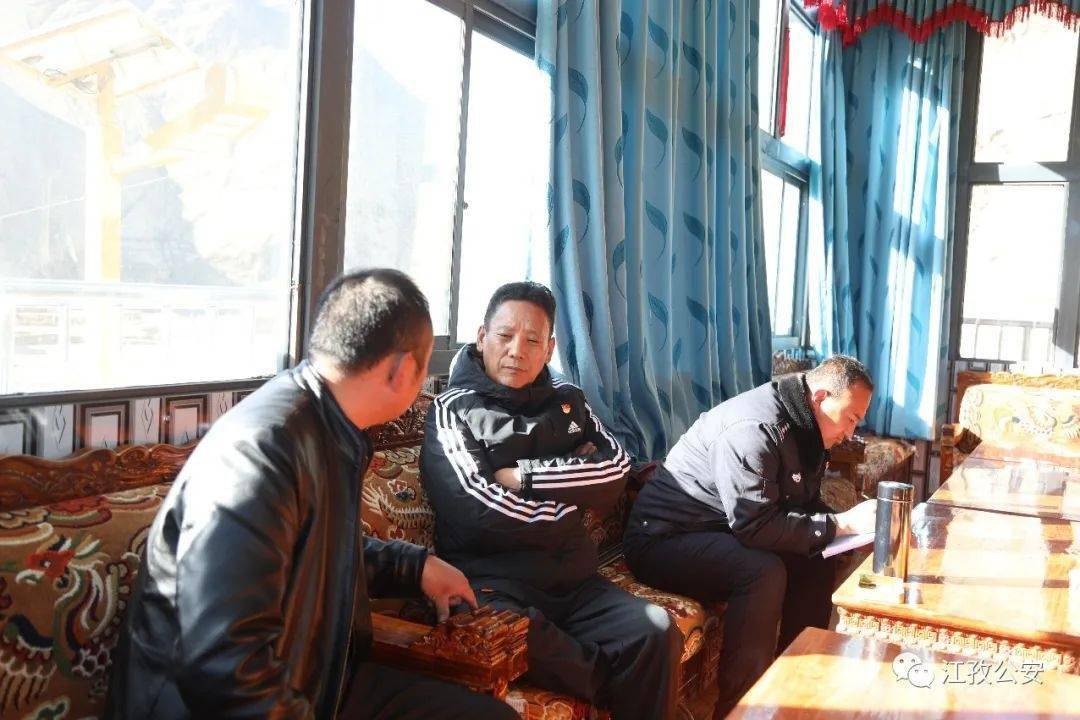 「爱警暖警」江孜县公安局主要领导看望慰问驻村工作队