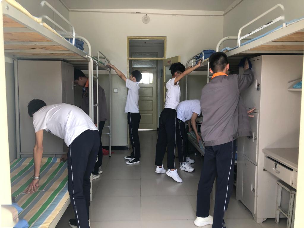 为什么不建议初中生"住校"?宿管阿姨说出这3个真相!