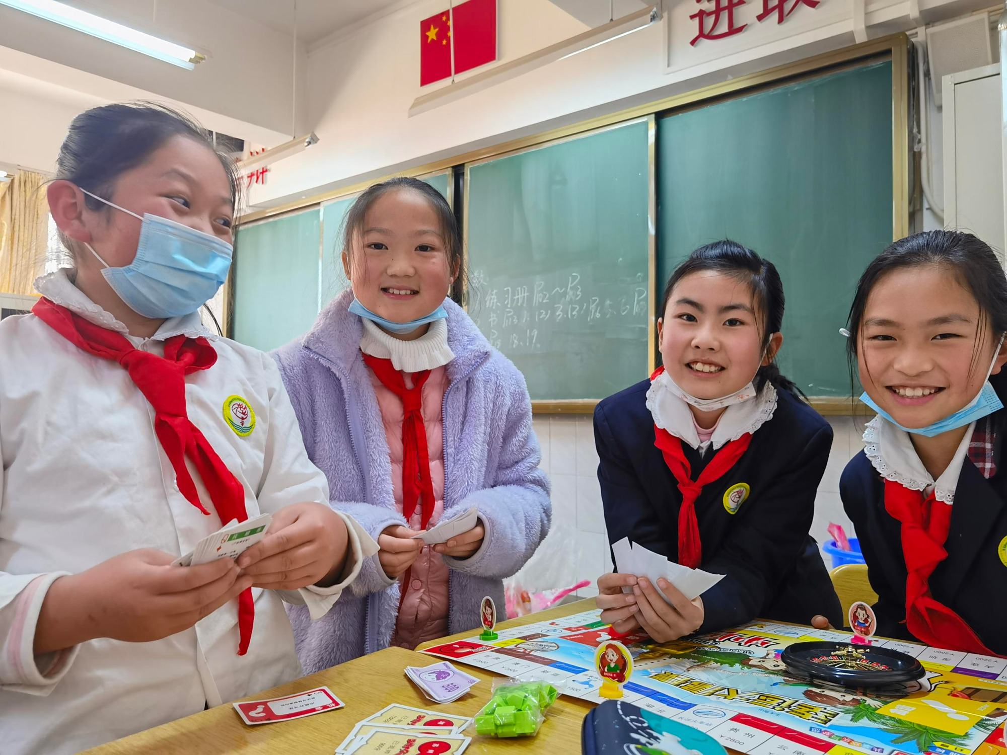 东华二小新年举行线上入队仪式