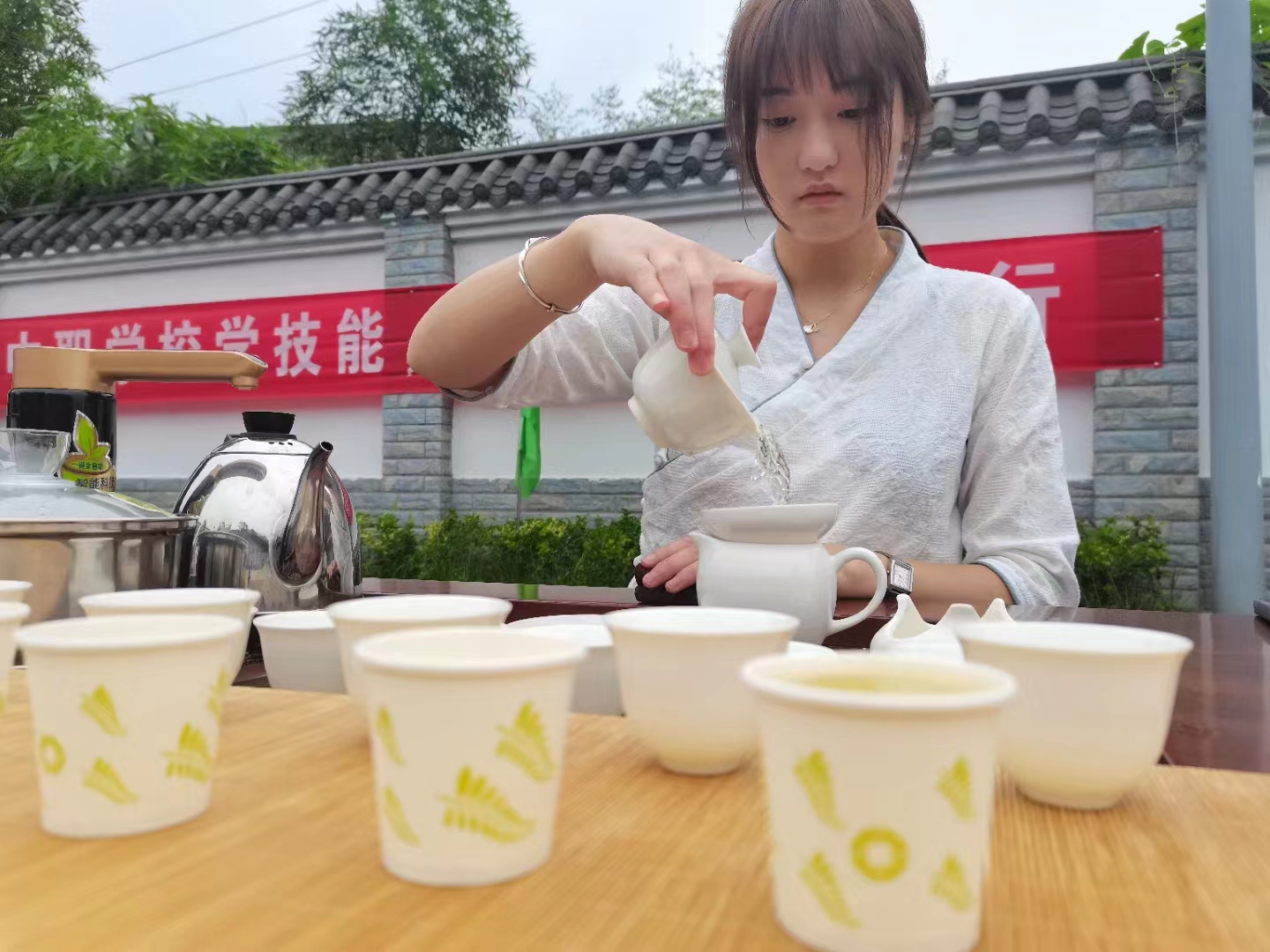 四川省荥经县职业高级中学开展"校园开放日"活动