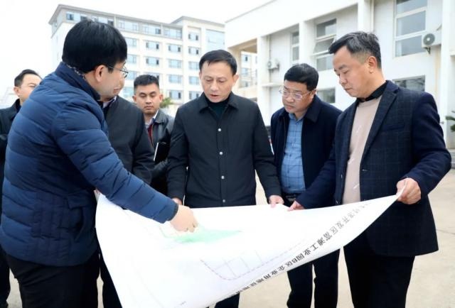 黄国栋深入富滩园区调研