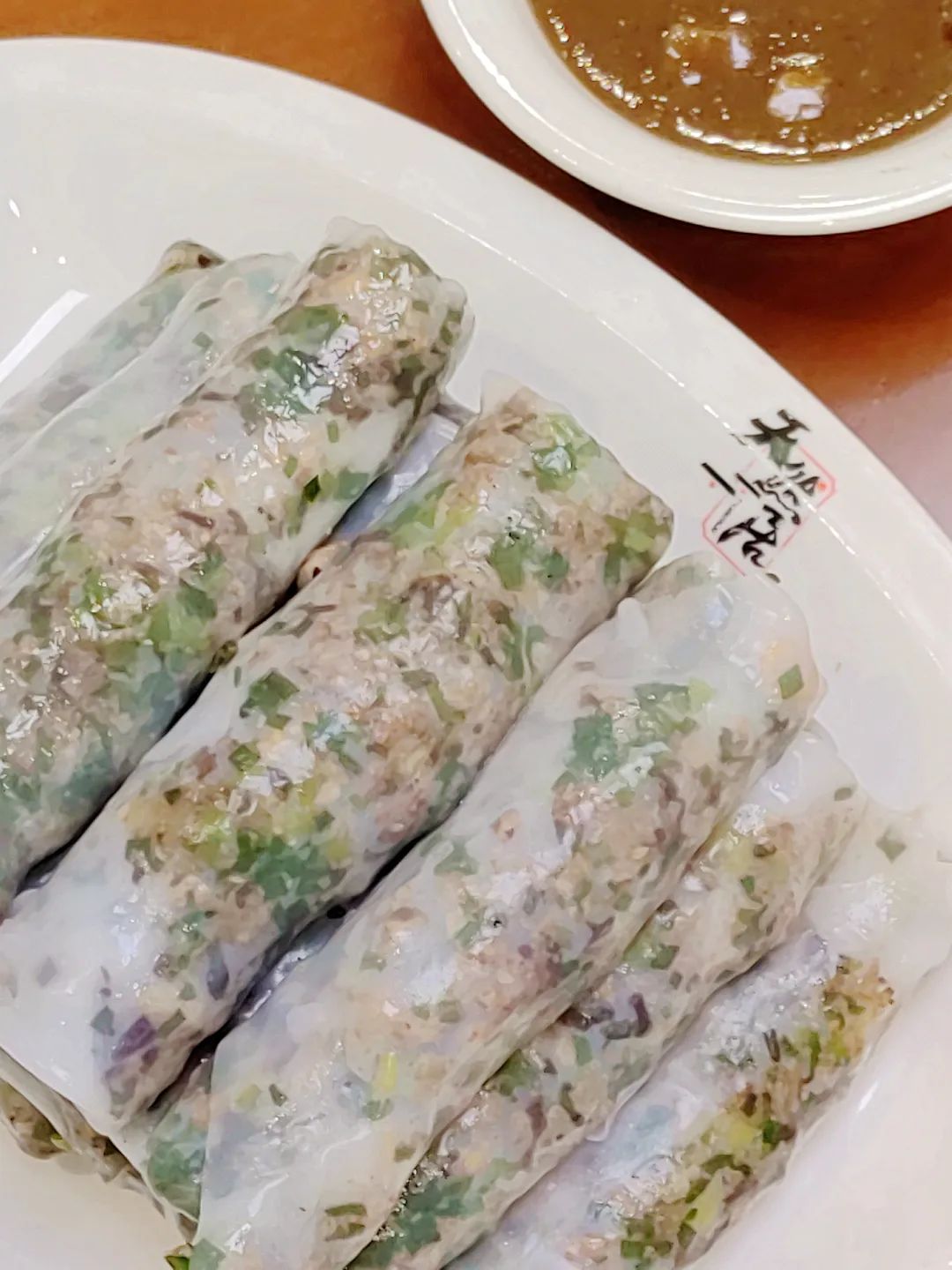 17:42玉林晚报官方帐号关注玉林的卷馅粉,经过炒制的馅料有着一种热火