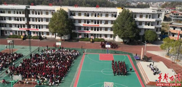 落实"双减"强体质 阳光体育展风采 桃花坪街道雨山中学开展广播体操