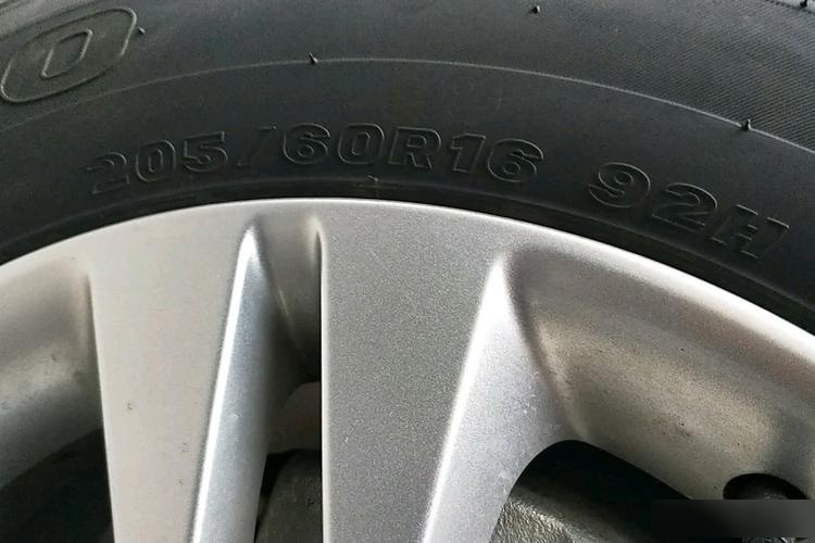 经典科鲁兹轮胎参数 经典科鲁兹轮胎型号是什么