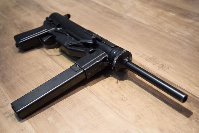 便宜没好货?使用近50年,二战美军自动火力的杰作m3式冲锋枪