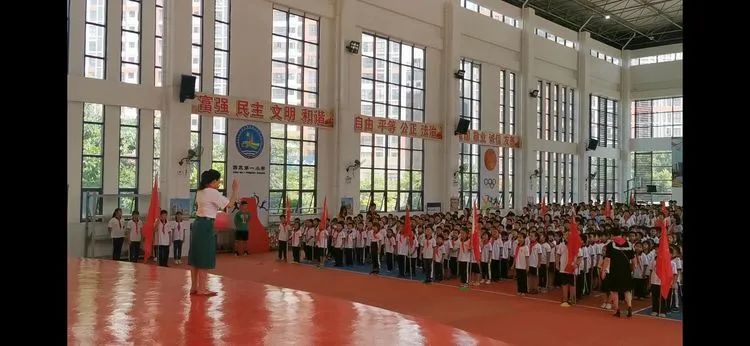 红领巾相约中国梦——大亚湾西区第一小学开展新队员入队仪式