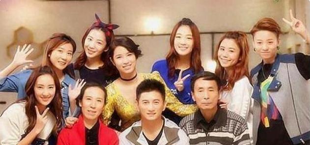 52岁吴奇隆的女经纪人:19年亲密相处!看清四哥6段恋情,2段婚姻