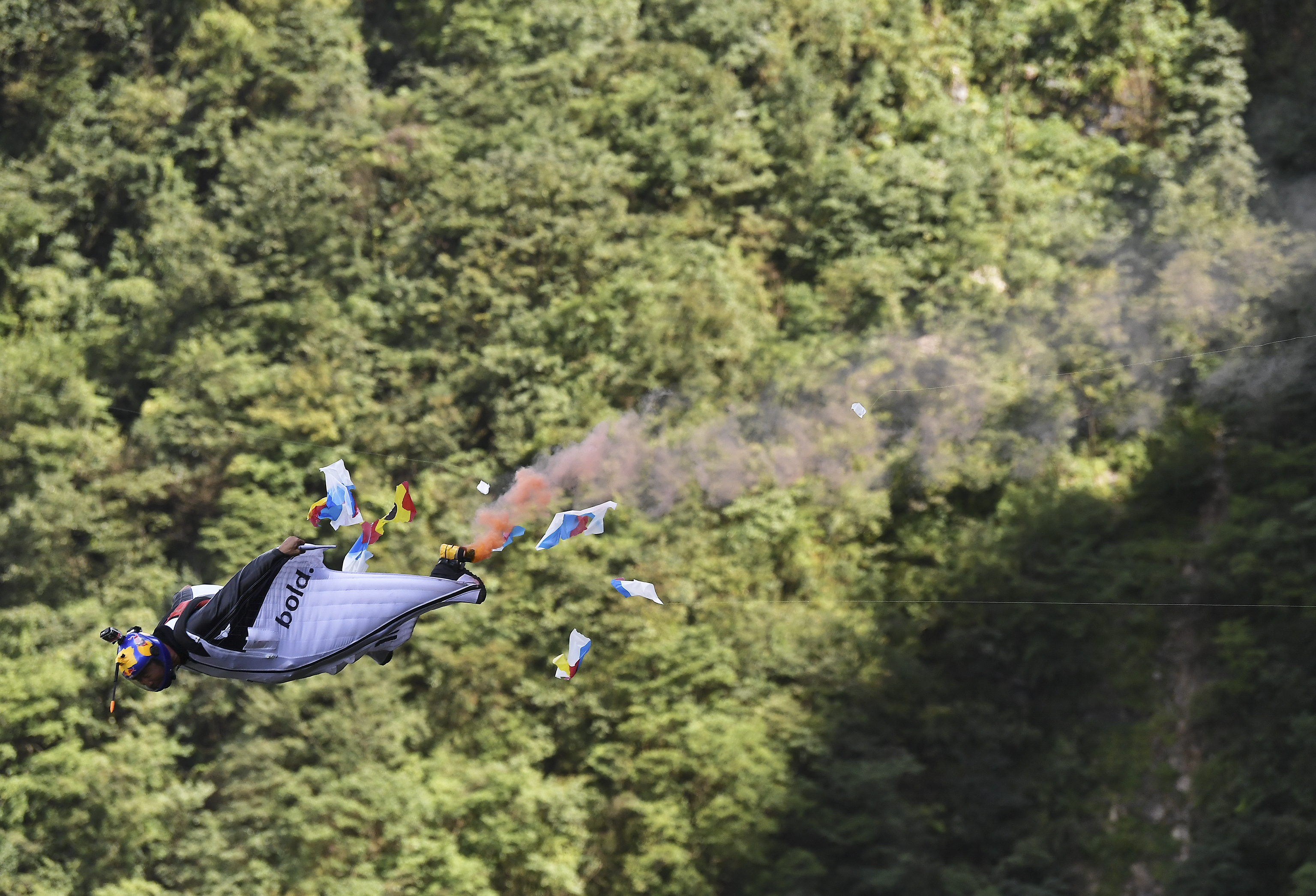 翼装飞行世锦赛上演"人箭"穿靶 张树鹏获季军