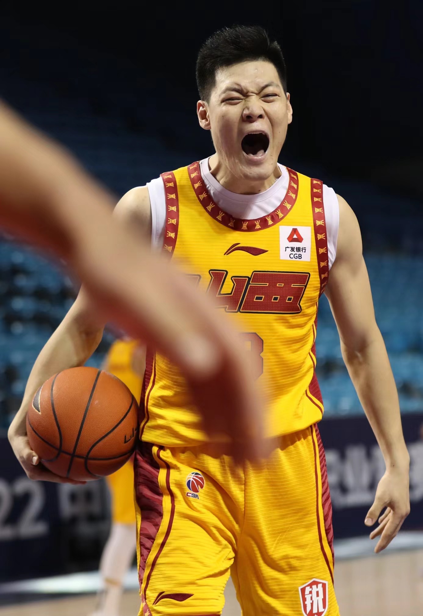 辽宁男篮签天才少年,姚明正式卸任,张宁替补进入男篮