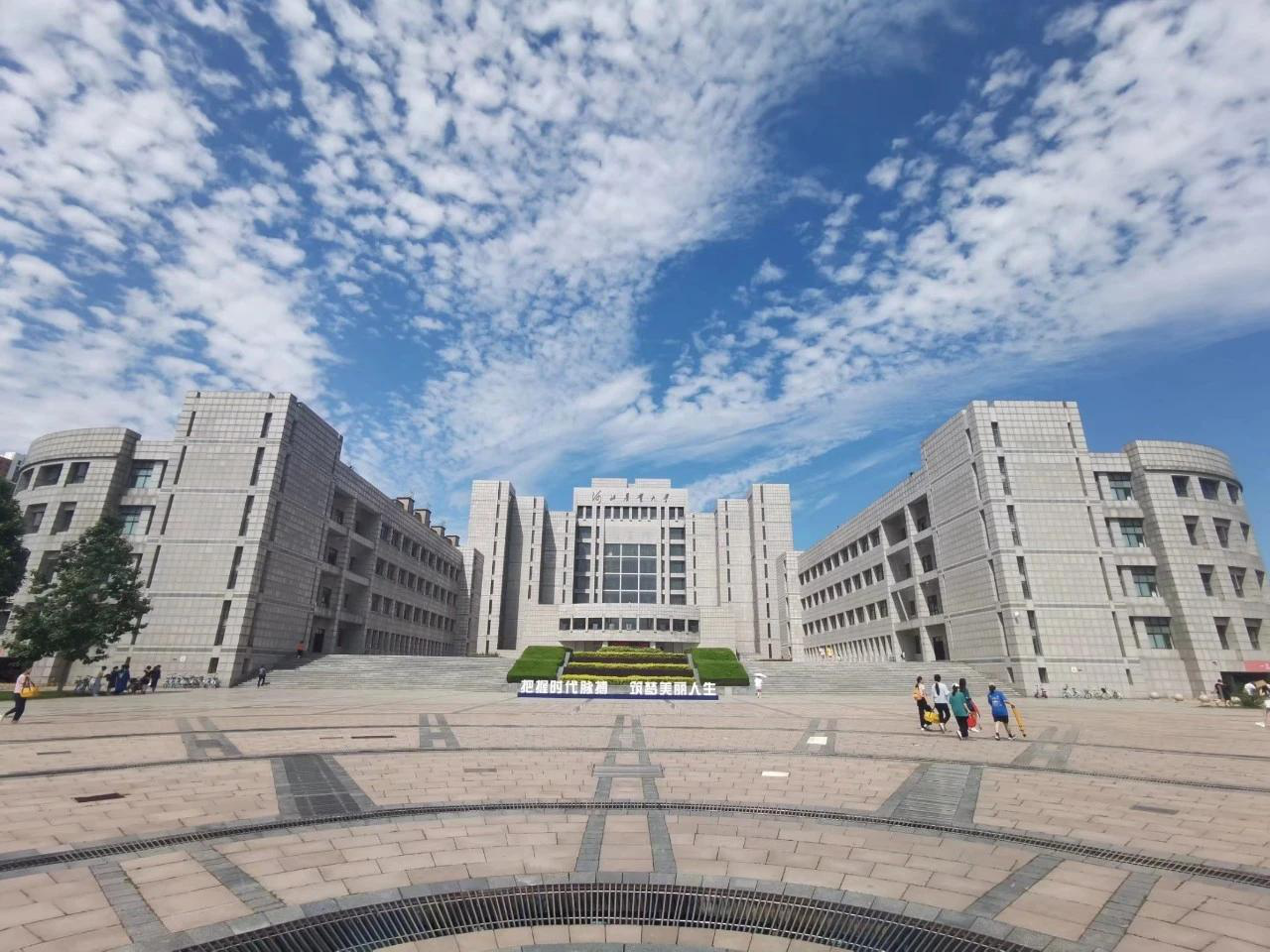 渤海校区隆重举行2018级新生开学典礼-河北农业大学渤海学院