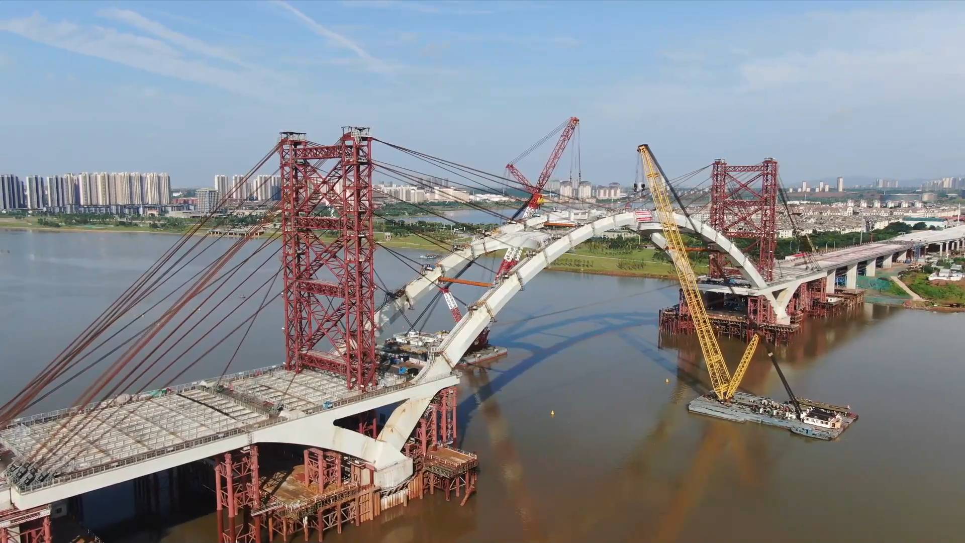 南昌复兴大桥主拱顺利合龙