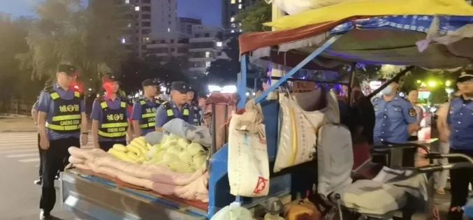 兰州:清理整治张苏滩违规占道马路市场