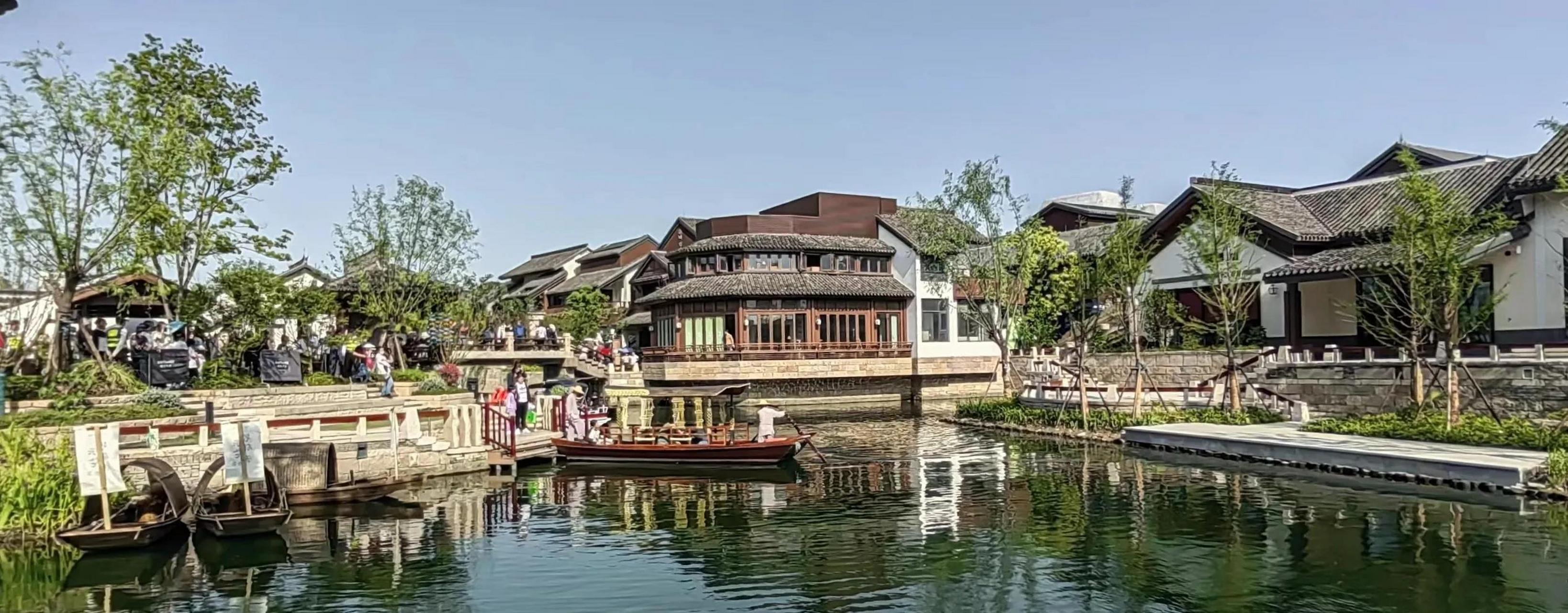 游上海蟠龙古镇印象(一) 这不是五一大假都快结束了,我们还没有专门去