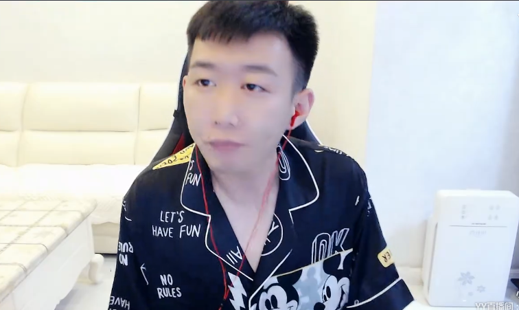 蔻蔻性感视频曝光,肤白貌美.小白龙回应开f视频:只c没录