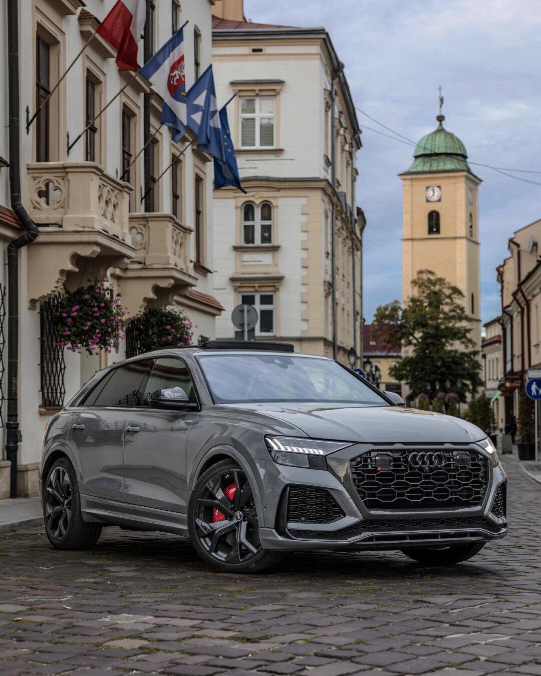 奥迪rsq8油耗实际多少,奥迪rsq8耗油量一公里多少钱