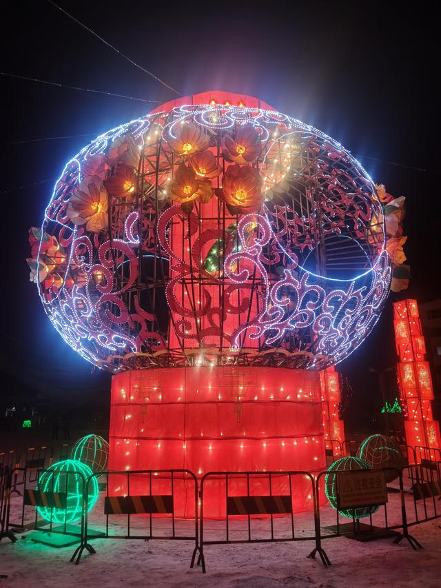 彩灯璀璨迷人 扮靓城市夜景