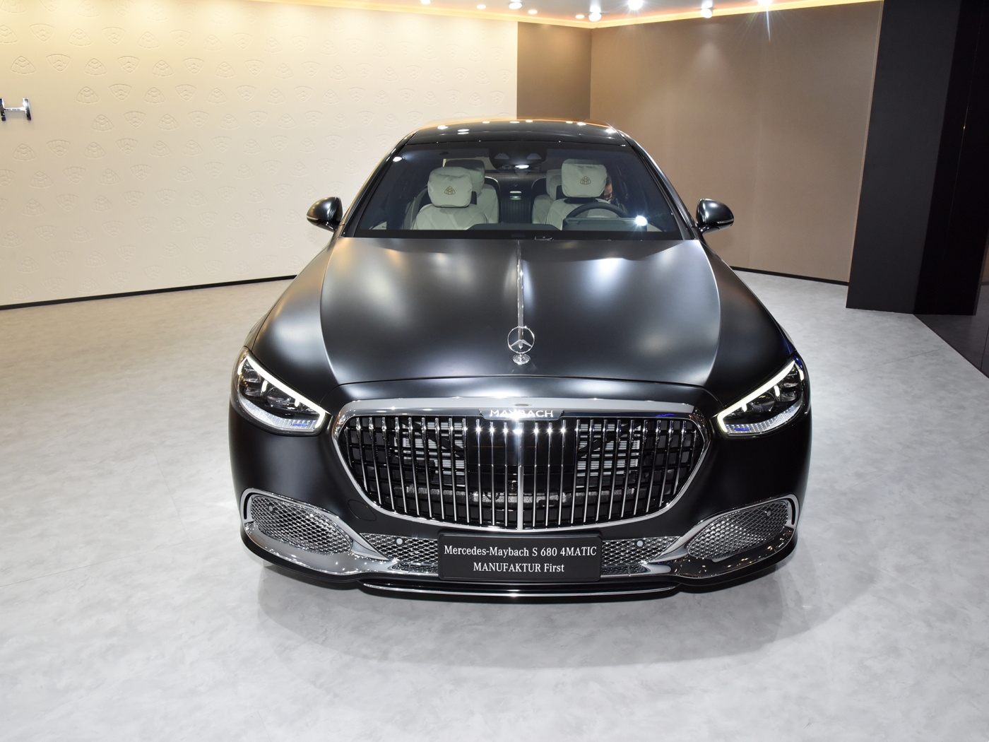 80万起,迈巴赫s680高定限量版,搭载12缸6.0t发动机