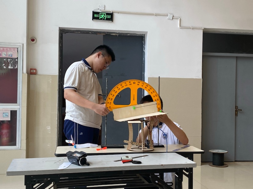 纸飞机如何飞更远?温州三名中学生自导自演纪录片上线人民网