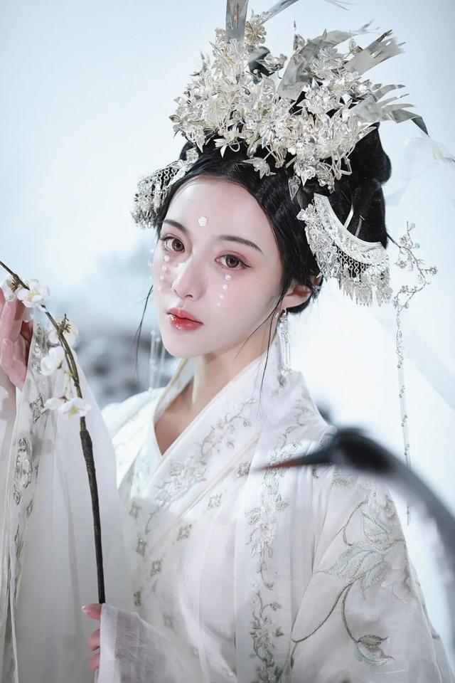 本周日,粉丝600w  国风女神@施梦露,赴约观音山花朝节