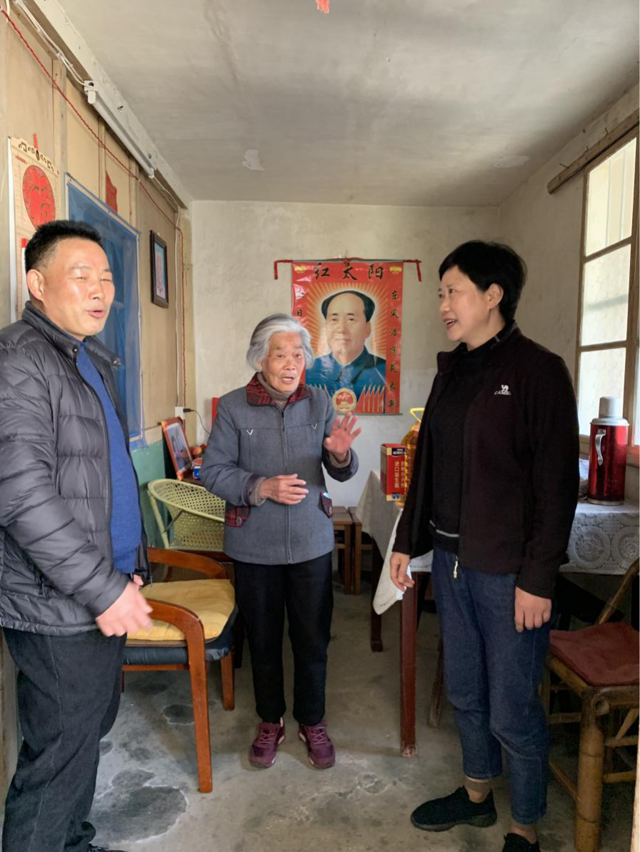 市发改委妇委会在委党组成员郑飞芬带领下走访慰问了92岁的原白泉镇繁