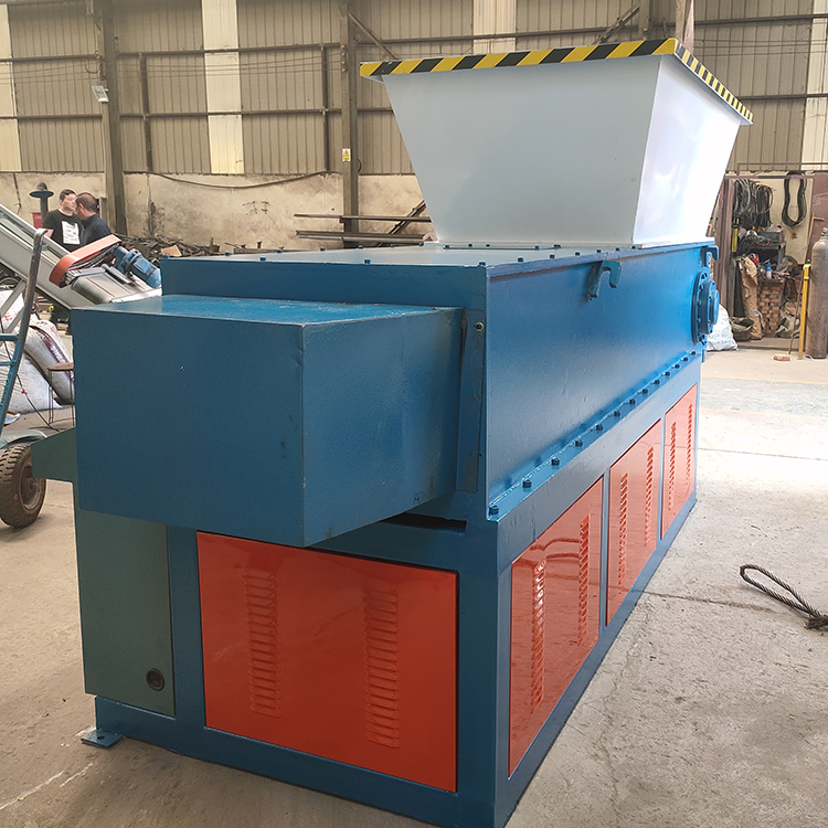 单轴滚刀撕碎机