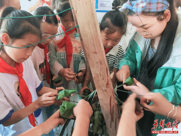 溆浦县大江口镇小江口中心小学举行端午节活动