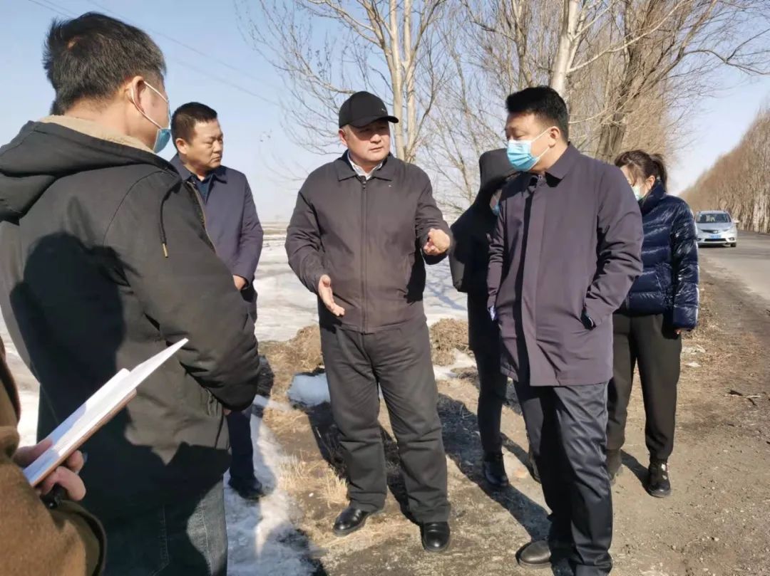 邓小冬调研备春耕工作