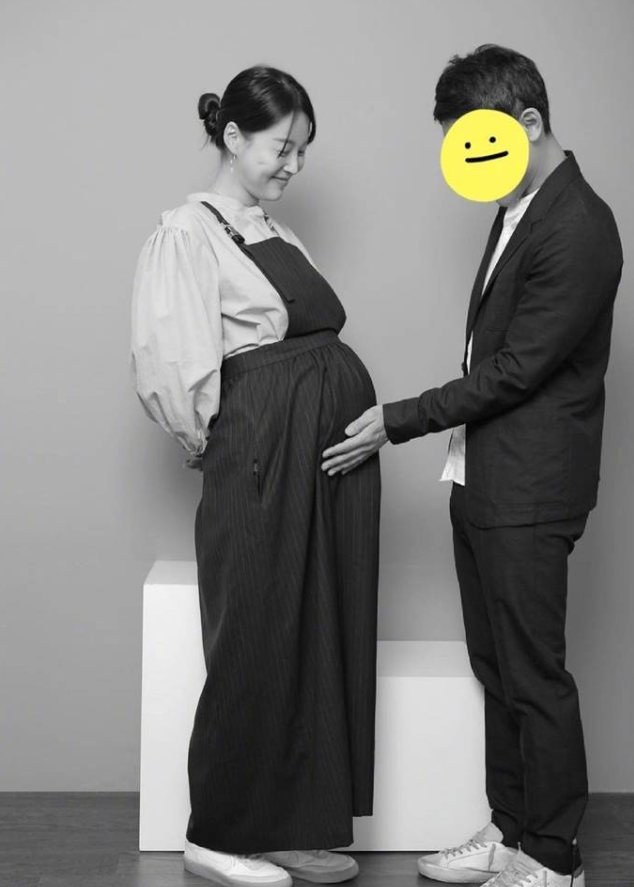「组图」韩智慧晒待产照 与老公同框合影画面恩爱温馨