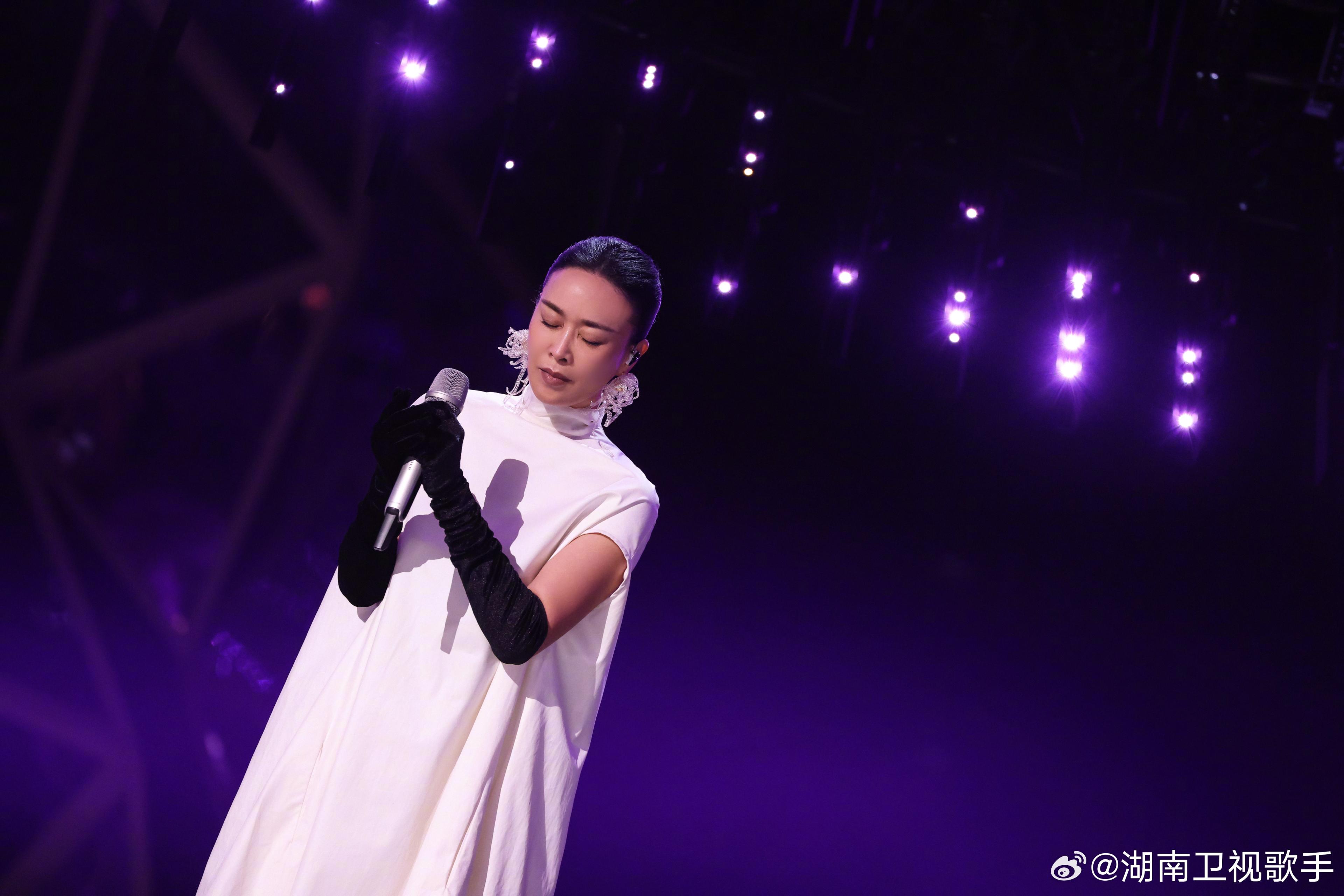 《歌手2024》亚当·兰伯特昨晚"空降","袭榜赛"变成了表演赛