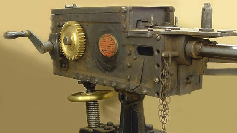 尼泊尔在一百多年前设计的机枪,手摇的比拉机枪