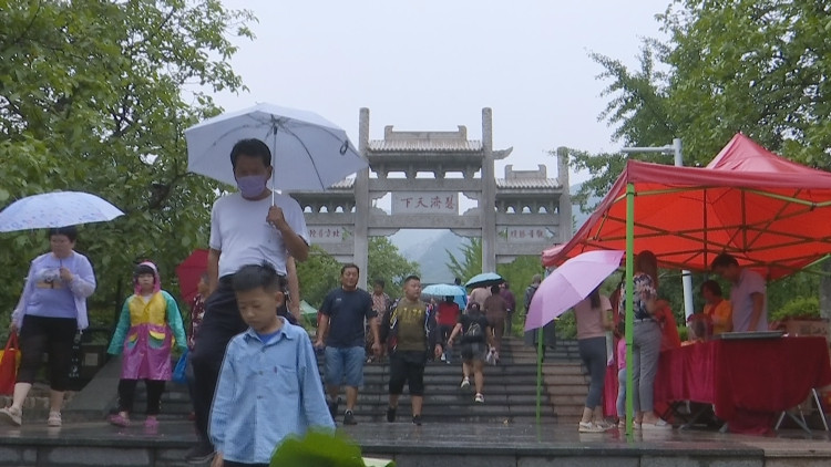 新泰市新甫山灯会图片