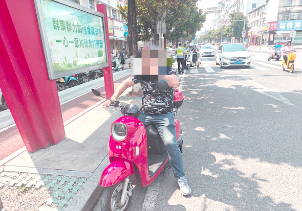 韶山市五起未戴安全头盔事件曝光,提升公众安全意识