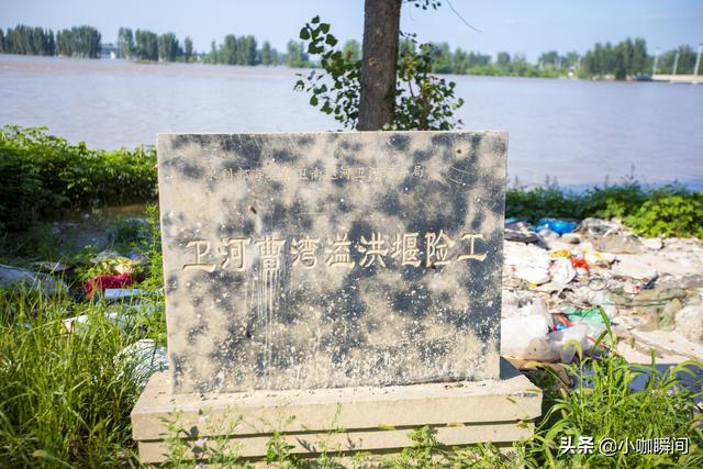 河南汛情:滑县长虹渠泄洪白寺坡,水已漫过滑县西环路